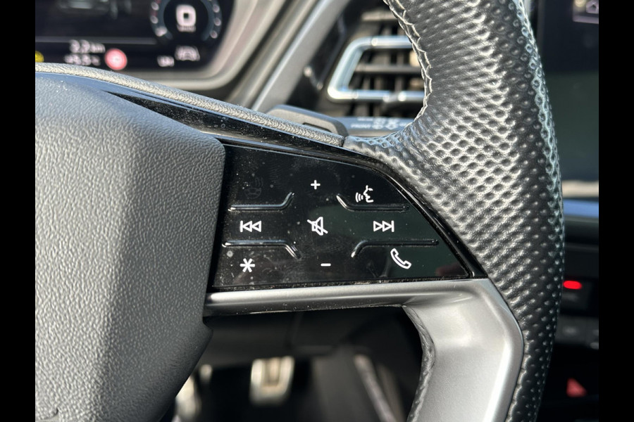 Audi Q4 e-tron 40 Launch edition Advanced Plus 77 kWh SOH 92% | S-Line interieur | Panoramadak | Stoelverwarming | Elektrische achterklep | Luxe bekleding | Rijklaar met 12 mnd BOVAG garantie