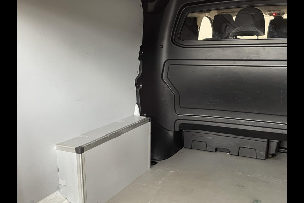 Peugeot Expert 2.0 BlueHDI 120 L3H1 Asphalt Dubbele Cabine Automaat Trekhaak Navigatie Apple Carplay/Android Auto Parkeersensoren Cruise Control Airco