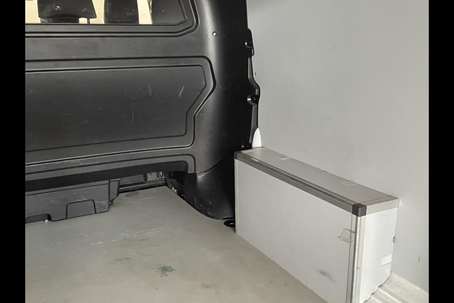 Peugeot Expert 2.0 BlueHDI 120 L3H1 Asphalt Dubbele Cabine Automaat Trekhaak Navigatie Apple Carplay/Android Auto Parkeersensoren Cruise Control Airco