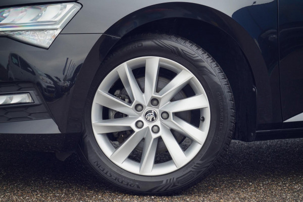 Škoda Superb Combi 1.5 TSI ACT Business Edition / NL-Auto / 48dkm NAP / Navi / Incl. BTW / Memory Seat