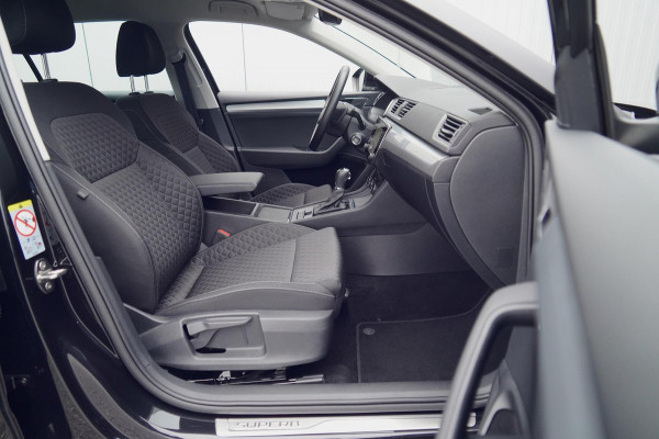 Škoda Superb Combi 1.5 TSI ACT Business Edition / NL-Auto / 48dkm NAP / Navi / Incl. BTW / Memory Seat