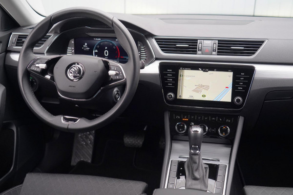Škoda Superb Combi 1.5 TSI ACT Business Edition / NL-Auto / 48dkm NAP / Navi / Incl. BTW / Memory Seat