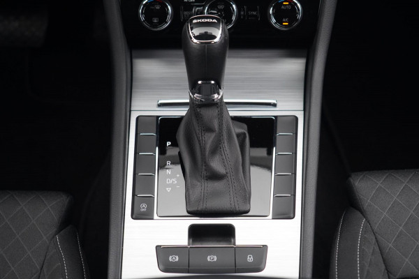 Škoda Superb Combi 1.5 TSI ACT Business Edition / NL-Auto / 48dkm NAP / Navi / Incl. BTW / Memory Seat