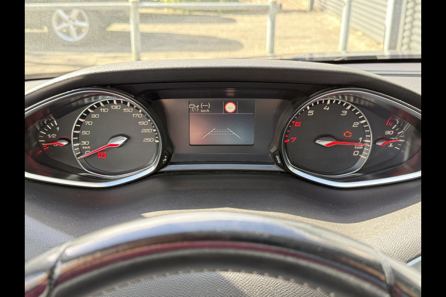 Peugeot 308 SW BWJ 2018 | 1.2PT 111PK Executive | NWE APK | LEER | PANO DAK | CLIMA | NAVI | CRUISE |
