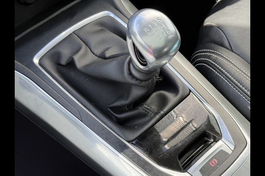 Peugeot 308 SW BWJ 2018 | 1.2PT 111PK Executive | NWE APK | LEER | PANO DAK | CLIMA | NAVI | CRUISE |