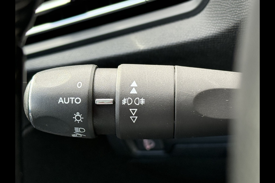 Peugeot 308 SW BWJ 2018 | 1.2PT 111PK Executive | NWE APK | LEER | PANO DAK | CLIMA | NAVI | CRUISE |