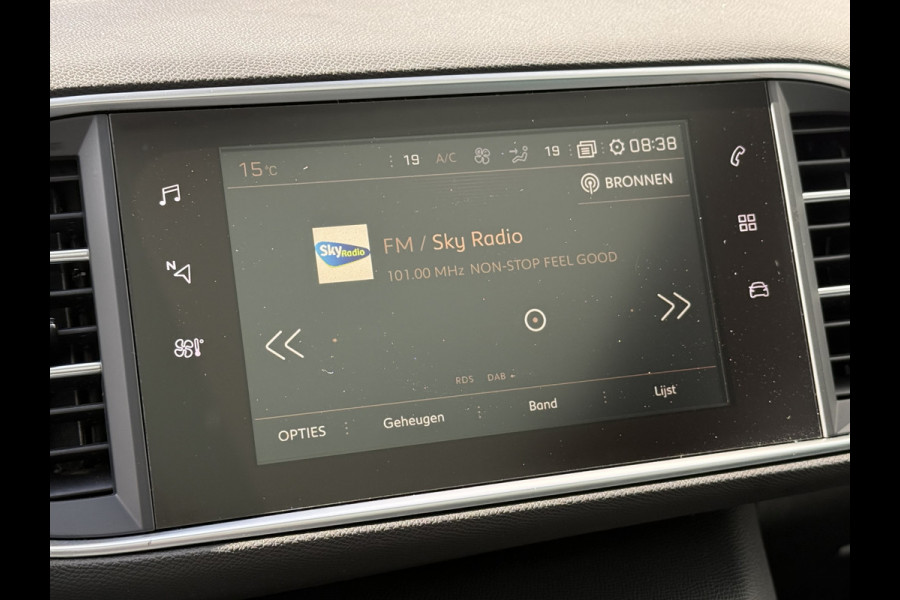 Peugeot 308 SW BWJ 2018 | 1.2PT 111PK Executive | NWE APK | LEER | PANO DAK | CLIMA | NAVI | CRUISE |