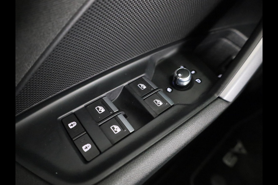Audi A3 Sportback 40 TFSI e Advanced edition 204 pk S-tronic | Verlengde garantie | Navigatie | Parkeersensoren (Park assist) | Achteruitrijcamera | Adaptieve cruise control | Stoelverwarming |