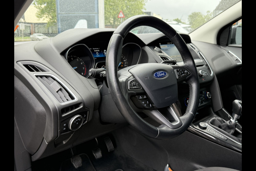 Ford Focus BWJ 2018 | 1.0 126PK Titanium | TREKHAAK | SCHUIFDAK | CLIMA | CAMERA | CARPLAY | NAVI | CRUISE | 2X PDC |