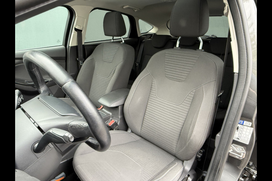 Ford Focus BWJ 2018 | 1.0 126PK Titanium | TREKHAAK | SCHUIFDAK | CLIMA | CAMERA | CARPLAY | NAVI | CRUISE | 2X PDC |