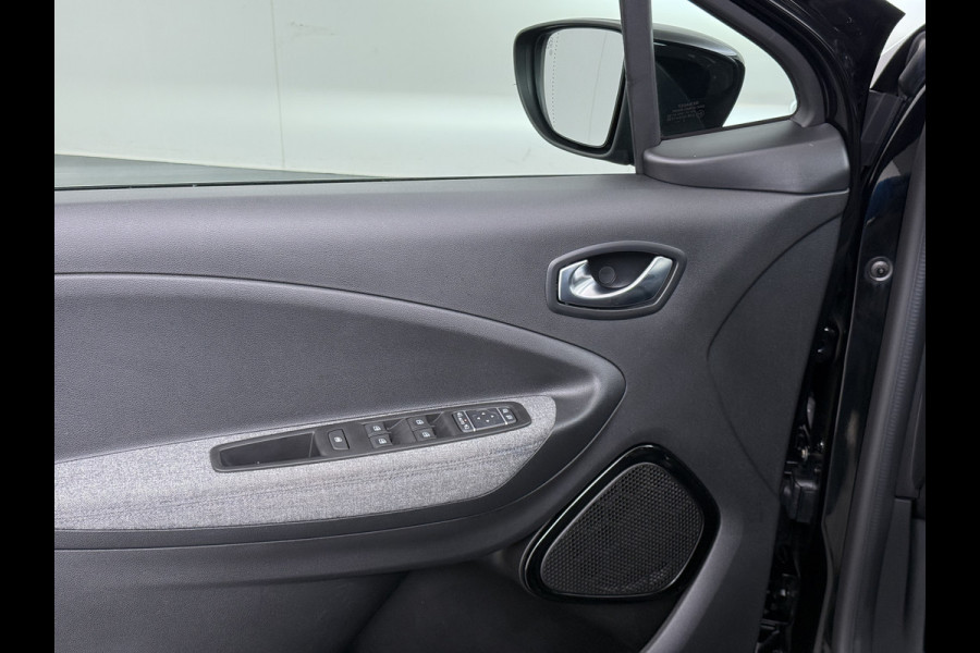Renault ZOE R135 Intens 52 kWh SOH 92% Fase 3 Warmtepomp Apple Carplay Android Auto Navi Ecc Cruise Control Camera Pdc Lane Assist Stoel+Stuurverwarming Regen-Lichtsensor Parkeerhulp Dodehoek Lmv Privacy Glas Facelift model Eigen Accu Zeer compleet