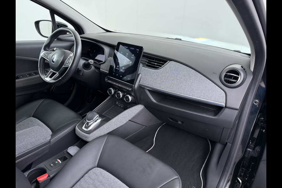 Renault ZOE R135 Intens 52 kWh SOH 92% Fase 3 Warmtepomp Apple Carplay Android Auto Navi Ecc Cruise Control Camera Pdc Lane Assist Stoel+Stuurverwarming Regen-Lichtsensor Parkeerhulp Dodehoek Lmv Privacy Glas Facelift model Eigen Accu Zeer compleet