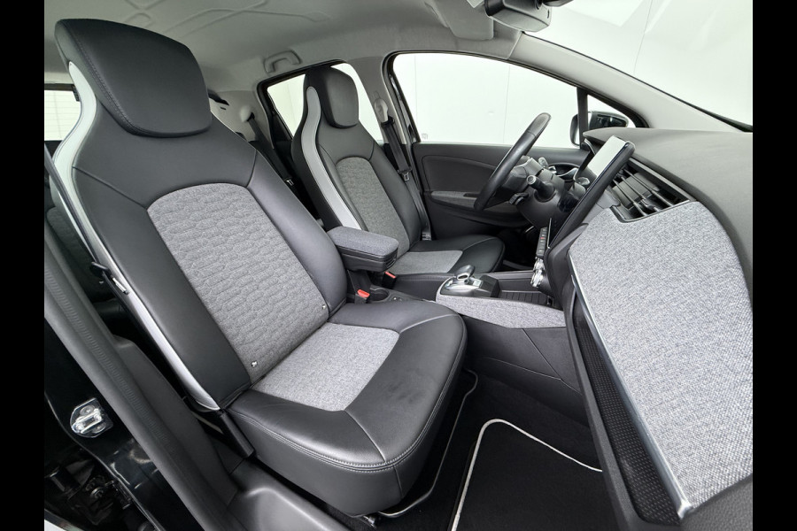 Renault ZOE R135 Intens 52 kWh SOH 92% Fase 3 Warmtepomp Apple Carplay Android Auto Navi Ecc Cruise Control Camera Pdc Lane Assist Stoel+Stuurverwarming Regen-Lichtsensor Parkeerhulp Dodehoek Lmv Privacy Glas Facelift model Eigen Accu Zeer compleet
