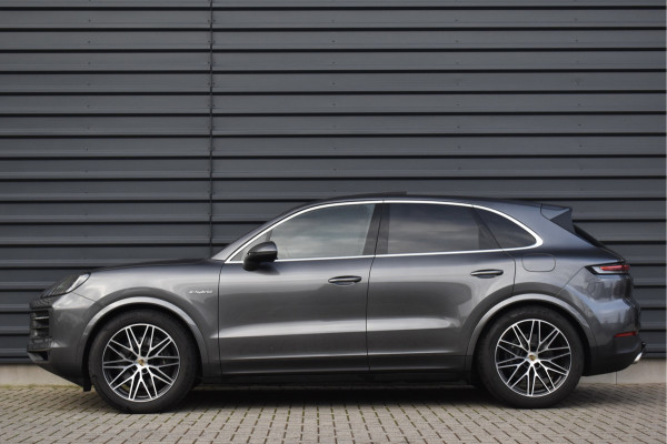 Porsche Cayenne 3.0 E-Hybrid 470pk Sport Chrono | Panorama | Matrix | ACC | 21'' Wielen | Bose | Trekhaak | Orig. NL |