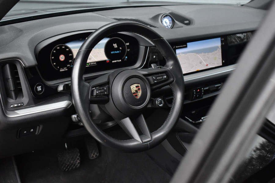 Porsche Cayenne 3.0 E-Hybrid 470pk Sport Chrono | Panorama | Matrix | ACC | 21'' Wielen | Bose | Trekhaak | Orig. NL |