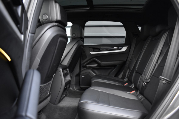 Porsche Cayenne 3.0 E-Hybrid 470pk Sport Chrono | Panorama | Matrix | ACC | 21'' Wielen | Bose | Trekhaak | Orig. NL |
