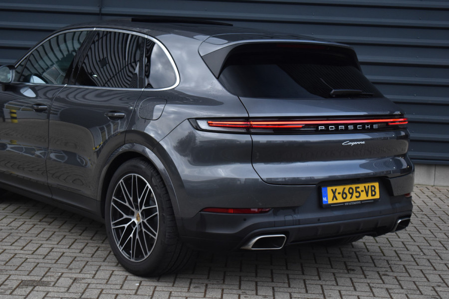 Porsche Cayenne 3.0 E-Hybrid 470pk Sport Chrono | Panorama | Matrix | ACC | 21'' Wielen | Bose | Trekhaak | Orig. NL |