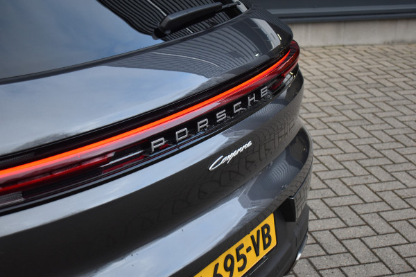 Porsche Cayenne 3.0 E-Hybrid 470pk Sport Chrono | Panorama | Matrix | ACC | 21'' Wielen | Bose | Trekhaak | Orig. NL |