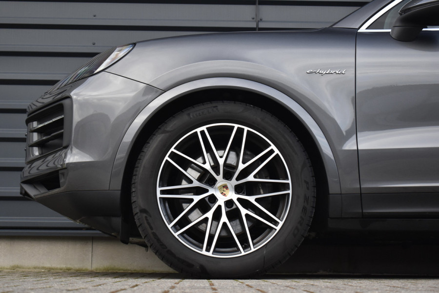 Porsche Cayenne 3.0 E-Hybrid 470pk Sport Chrono | Panorama | Matrix | ACC | 21'' Wielen | Bose | Trekhaak | Orig. NL |