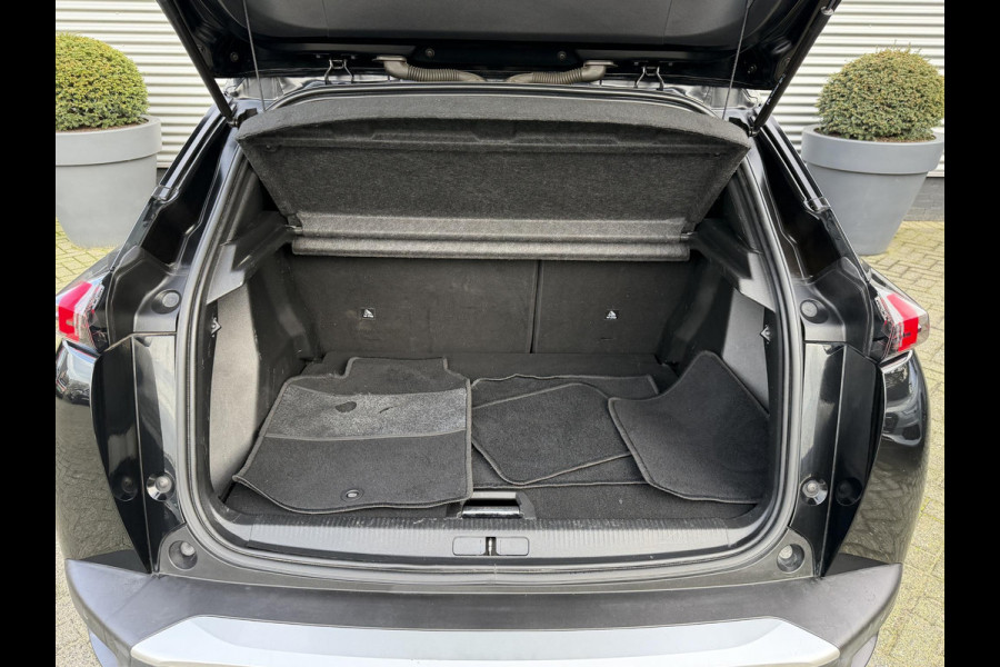 Peugeot 2008 1.2 PureTech Blue Lease Allure | Navigatie | Camera | Cruise Control | Climate Control | Trekhaak |