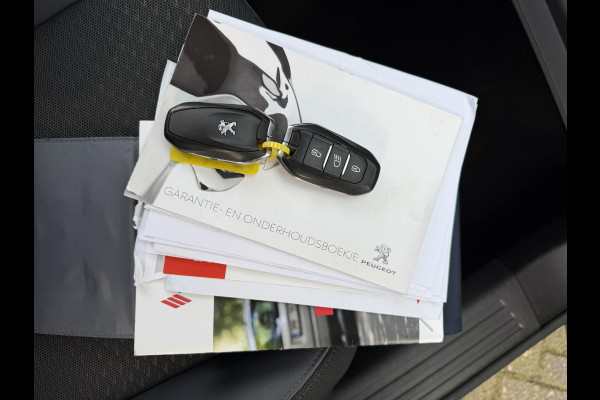 Peugeot 2008 1.2 PureTech Blue Lease Allure | Navigatie | Camera | Cruise Control | Climate Control | Trekhaak |