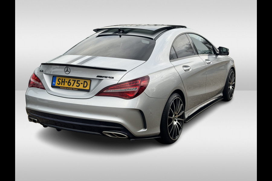 Mercedes-Benz CLA-Klasse 180 WhiteArt Edition / Panoramadak / Camera / Leder&Alcantara / 19'' / Keyless / Navigatie / Stoelverwarming / Cruise Control