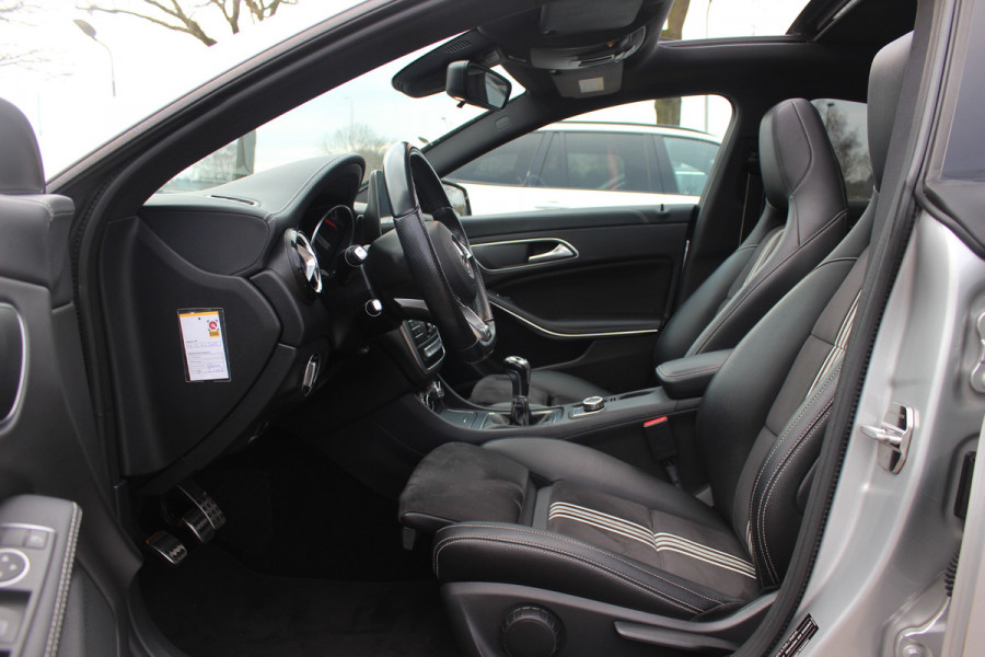 Mercedes-Benz CLA-Klasse 180 WhiteArt Edition / Panoramadak / Camera / Leder&Alcantara / 19'' / Keyless / Navigatie / Stoelverwarming / Cruise Control