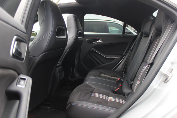 Mercedes-Benz CLA-Klasse 180 WhiteArt Edition / Panoramadak / Camera / Leder&Alcantara / 19'' / Keyless / Navigatie / Stoelverwarming / Cruise Control