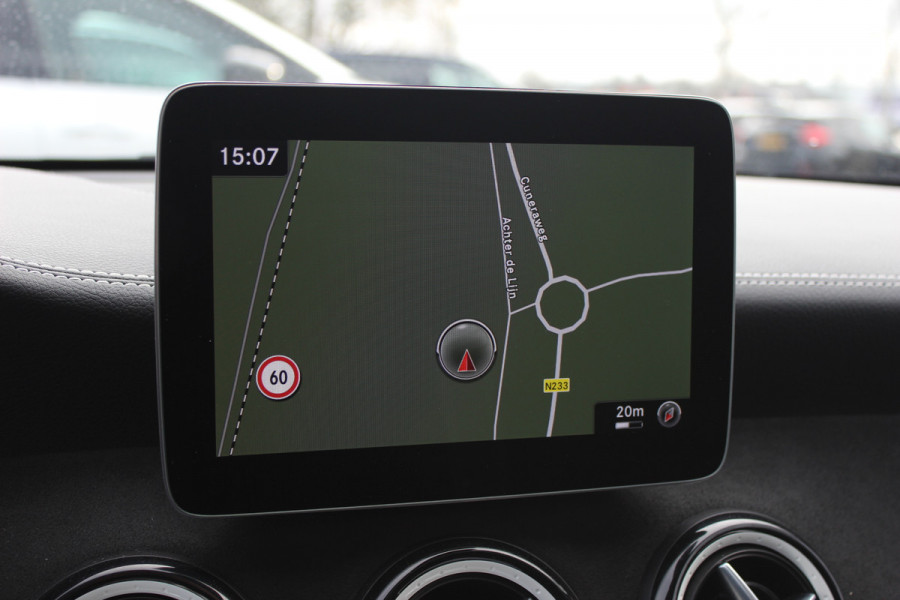 Mercedes-Benz CLA-Klasse 180 WhiteArt Edition / Panoramadak / Camera / Leder&Alcantara / 19'' / Keyless / Navigatie / Stoelverwarming / Cruise Control