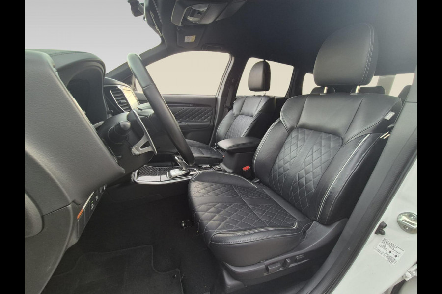 Mitsubishi Outlander 2.4 PHEV Instyle | volleder | trekhaak afneeembaar |