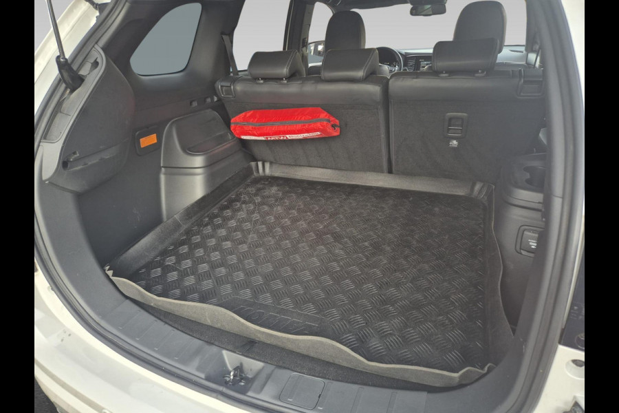 Mitsubishi Outlander 2.4 PHEV Instyle | volleder | trekhaak afneeembaar |