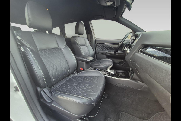 Mitsubishi Outlander 2.4 PHEV Instyle | volleder | trekhaak afneeembaar |