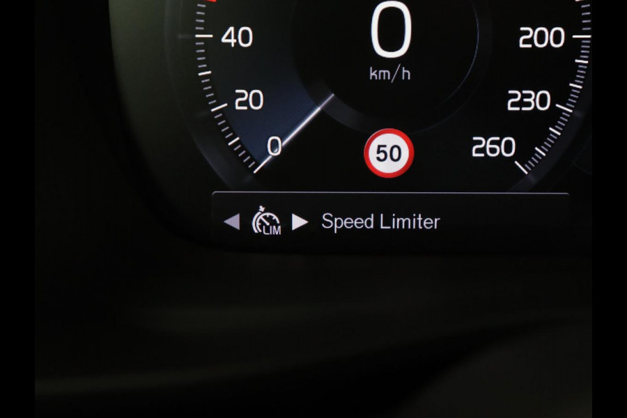 Volvo XC40 1.5 T2 Business Pro | Trekhaak | Camera | Carplay | Adaptive cruise | Keyless | Full LED | Navigatie | Parkeerhulp | Digital Cockpit | Climate control | Bluetooth