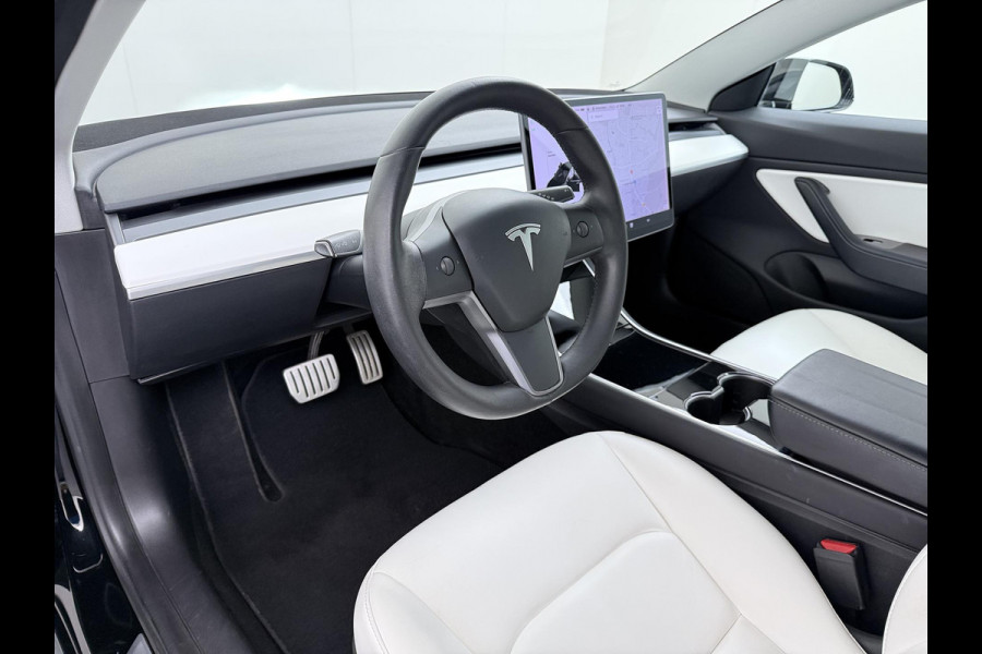 Tesla Model 3 Performance AWD 75 kWh VAN €24.900,- NU VOOR SLECHTS €21.440,- Uw LENTEVOORDEEL €3.460,- |SOH 86% | 20 inch velgen (als nieuw) | Zeer nette staat | Rijklaar geleverd incl. 12 mnd Bovag-garantie | Tesla fabrieksgarantie op de hoogvolt accu t/m 13-12-2027 of 192.000 km