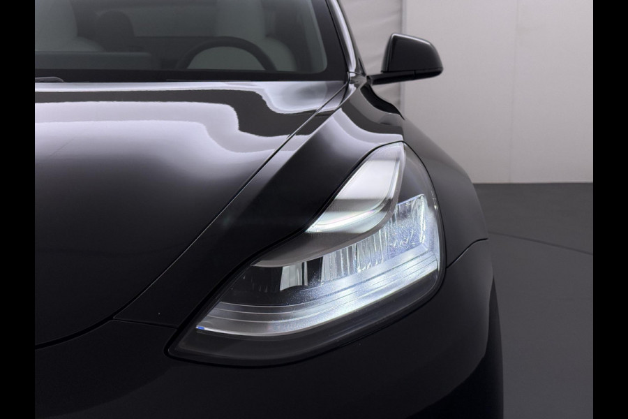 Tesla Model 3 Performance AWD 75 kWh VAN €24.900,- NU VOOR SLECHTS €21.440,- Uw LENTEVOORDEEL €3.460,- |SOH 86% | 20 inch velgen (als nieuw) | Zeer nette staat | Rijklaar geleverd incl. 12 mnd Bovag-garantie | Tesla fabrieksgarantie op de hoogvolt accu t/m 13-12-2027 of 192.000 km