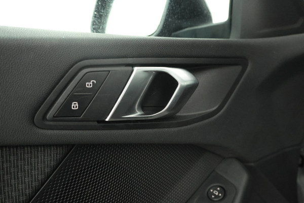 BMW 1-serie 118i Executive 140PK, Navigatie, Climate,