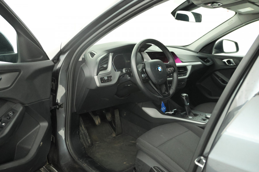 BMW 1-serie 118i Executive 140PK, Navigatie, Climate,