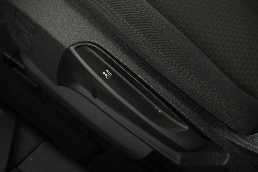 BMW 1-serie 118i Executive 140PK, Navigatie, Climate,