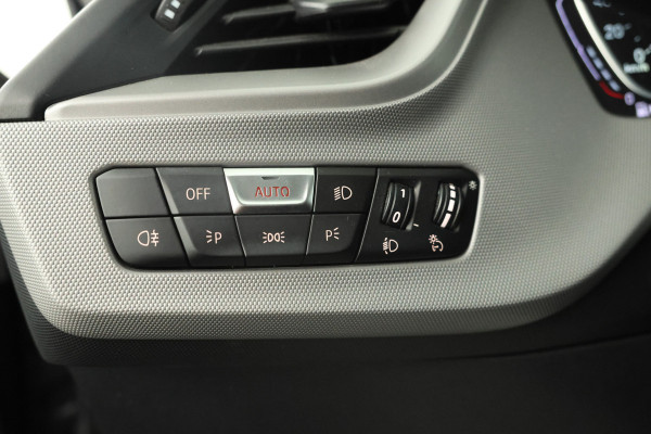 BMW 1-serie 118i Executive 140PK, Navigatie, Climate,