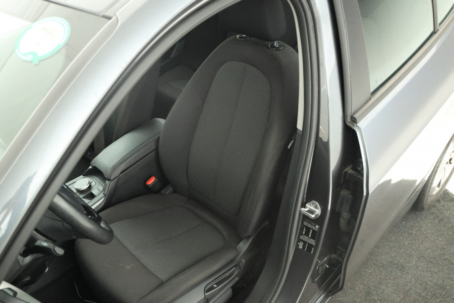 BMW 1-serie 118i Executive 140PK, Navigatie, Climate,