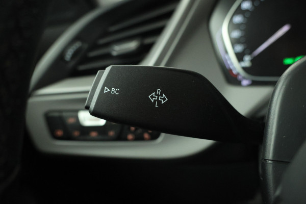 BMW 1-serie 118i Executive 140PK, Navigatie, Climate,