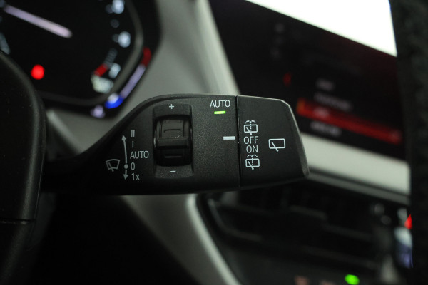 BMW 1-serie 118i Executive 140PK, Navigatie, Climate,