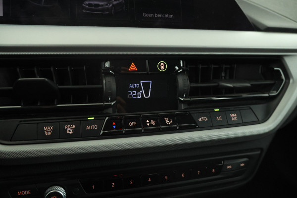 BMW 1-serie 118i Executive 140PK, Navigatie, Climate,