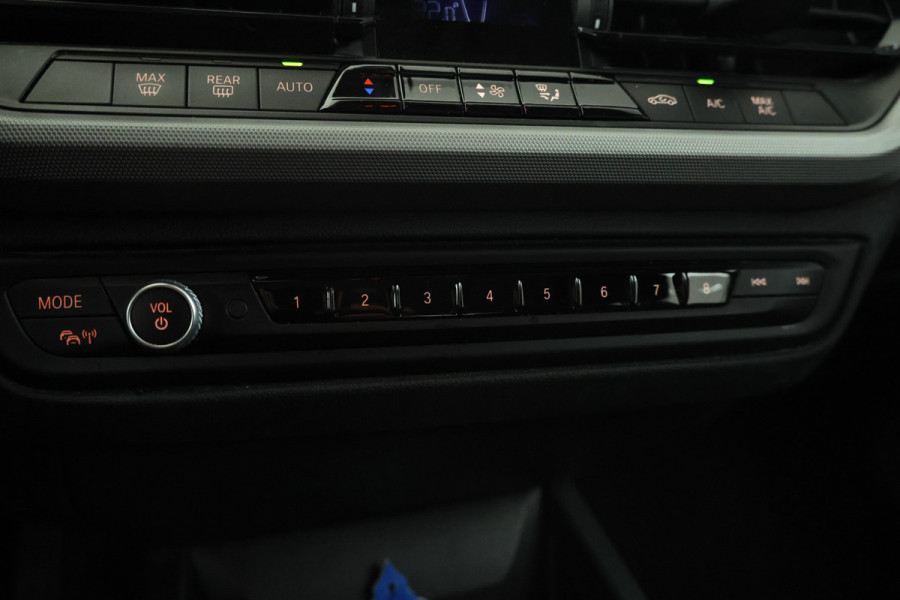 BMW 1-serie 118i Executive 140PK, Navigatie, Climate,