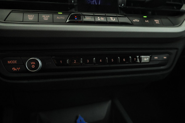 BMW 1-serie 118i Executive 140PK, Navigatie, Climate,
