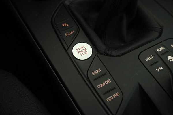 BMW 1-serie 118i Executive 140PK, Navigatie, Climate,