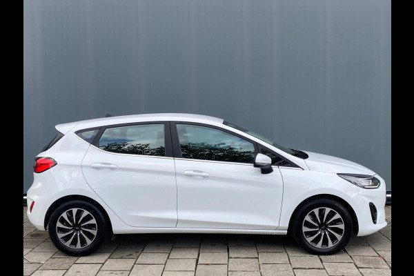 Ford Fiesta BWJ 2023 | 1.0T Hybrid 126PK Titanium | CLIMA | CARPLAY | CRUISE | NAVI | PRIVACY GLASS |