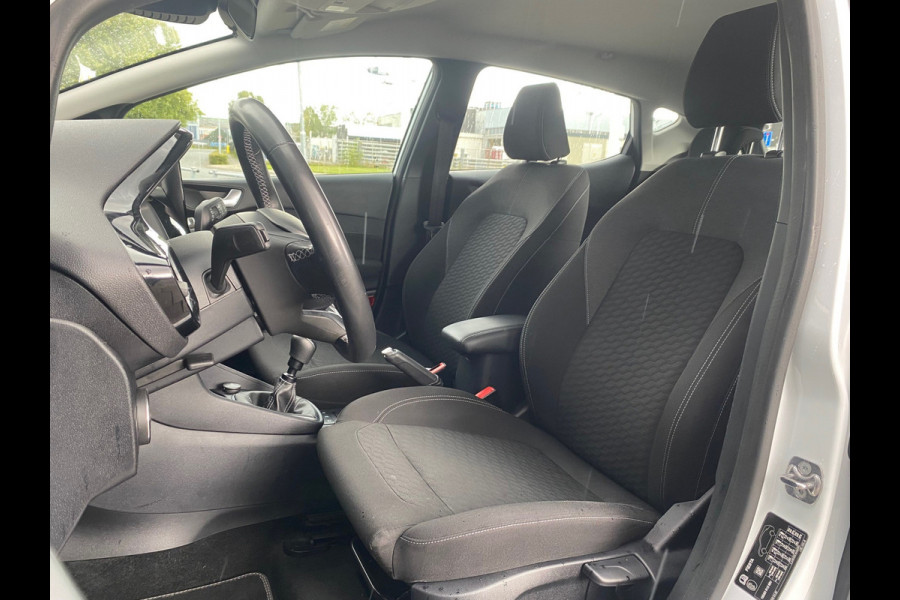 Ford Fiesta BWJ 2023 | 1.0T Hybrid 126PK Titanium | CLIMA | CARPLAY | CRUISE | NAVI | PRIVACY GLASS |