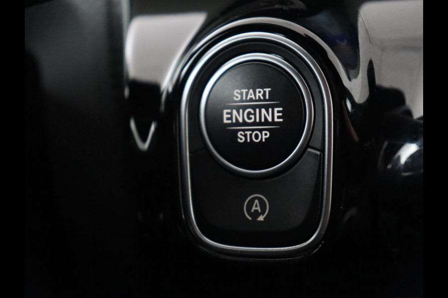 Mercedes-Benz A-Klasse 180 AMG | Stoelverwarming | Leder/Alcantara | Sfeerverlichting | Widescreen | Full LED | Park Assist | Navigatie | Sportstoelen | Climate control | Cruise control