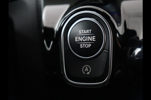 Mercedes-Benz A-Klasse 180 AMG | Stoelverwarming | Leder/Alcantara | Sfeerverlichting | Widescreen | Full LED | Park Assist | Navigatie | Sportstoelen | Climate control | Cruise control